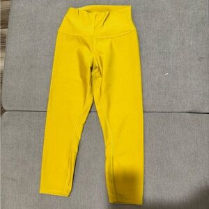 Alo Yoga Airlift Capri - Sulphur (Yellow)